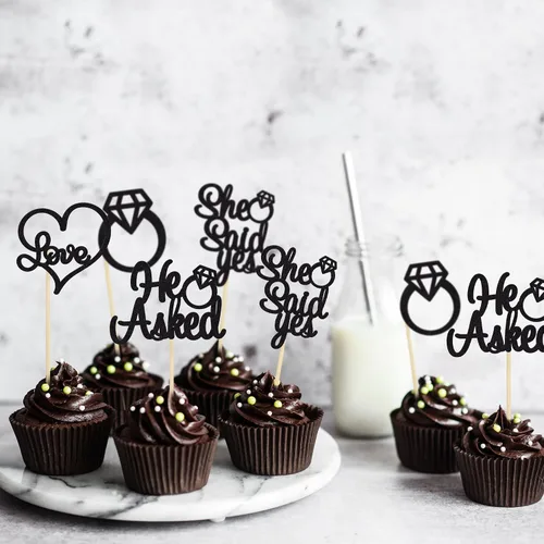 Miniatura 5 de Gyufise Paquete de 24 adornos para cupcakes con purpurina negra con la frase "He Asked She Said Yes" para cupcakes, anillos de corazón con purpurina