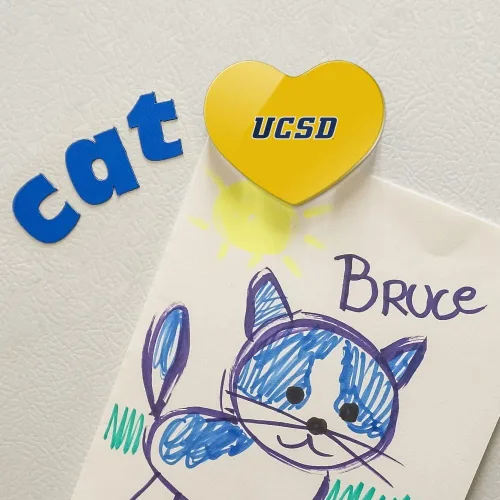Miniatura 2 de UC San Diego Logo Secundario Corazón Acrílico Refrigerador Imán