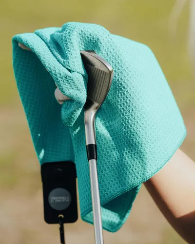 Miniatura 9 de Toallas de golf magnéticas para bolsas de golf con clip y imán ultra fuerte - Toalla de microfibra con tejido de gofre para sujeción segura