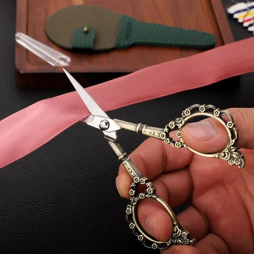 Miniatura 7 de YOUGUOM Tijeras de tejer con estuche, tijeras de ganchillo para roscar tijeras de coser para bordar, manualidades, punto de aguja, pequeñas tijeras