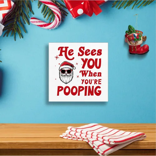 Miniatura 5 de Decoraciones de Baño para Navidad, Letrero "Él te ve cuando estás haciendo caca" 12.7 x 12.7 cm, Decoración divertida de Navidad