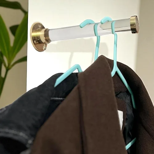 Miniatura 4 de Gancho para ropa montado en la pared, acabado de latón pulido, barra de Lucite resistente con soportes dorados, organizador de armario para abrigos