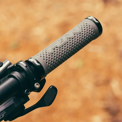 Miniatura 4 de Funn Combat II - Empuñaduras para manillar de bicicleta de montaña con doble bloqueo en la abrazadera, empuñaduras cómodas y duraderas con diámetro