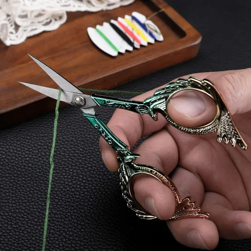 Miniatura 8 de YOUGUOM Tijeras de coser, pequeñas tijeras de bordado, tijeras de precisión afiladas para manualidades, punto de cruz, hilo de hilo, detalle