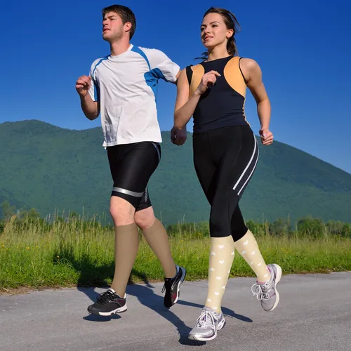 Miniatura 2 de FuelMeFoot Calcetines de compresión para hombres y mujeres de 20-30 mmHg-Calcetines de apoyo graduados para enfermeras de fútbol y correr