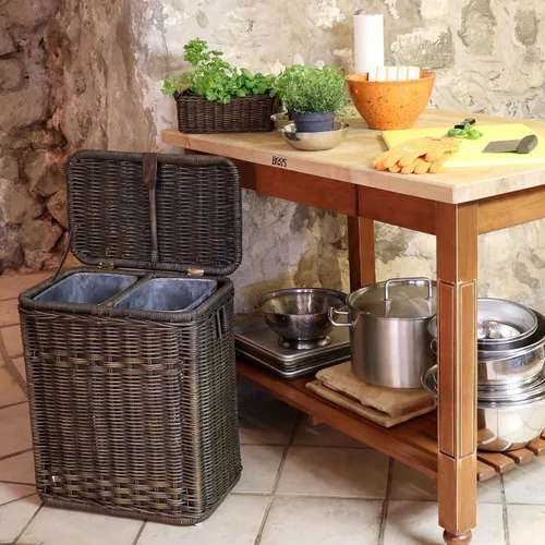 The Basket Lady Cesta de reciclaje de mimbre dividida con forro de metal extraíble, 20 pulgadas de largo x 13 pulgadas de ancho x 24 pulgadas de