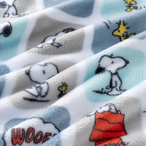 Miniatura 5 de Berkshire Blanket Peanuts® VelvetLoft® - Manta de felpa de Snoopy con bonitos personajes, Snoopy, diseño a cuadros, azul, manta de 55 x 70 pulgadas