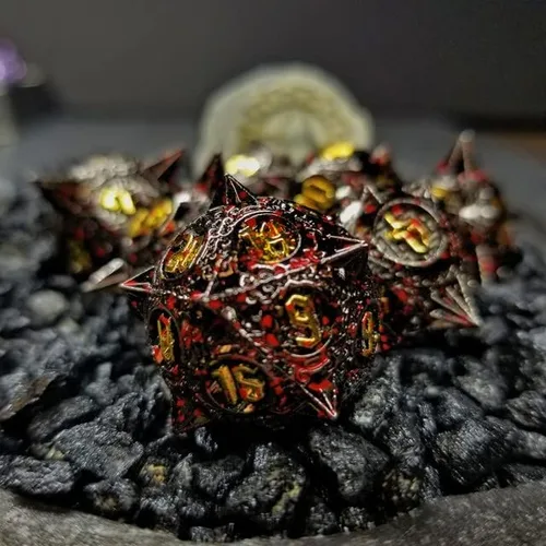 Miniatura 8 de Sage's Portal Enchanted Morning Stars - Juego de 7 dados poliédricos de metal con pinchos para Dungeons and Dragons TTRPG Pathfinder Negro/Oro/Sangre