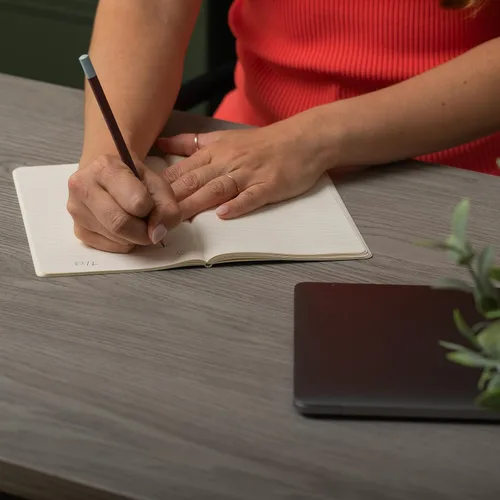 Miniatura 6 de Martha Stewart Noah Home Office Parsons Escritorio en grano de madera gris con marco de metal de bronce aceitado