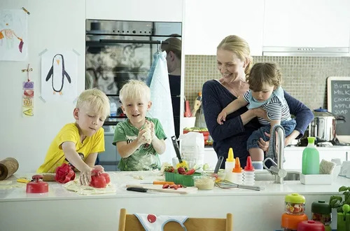 Miniatura 8 de Kuhn Rikon Kinderkitchen Juego de cuchillos de chef para niños de 6 pulgadas, 2 piezas, verde/azul, borde recto y cuchillo dentado, herramienta