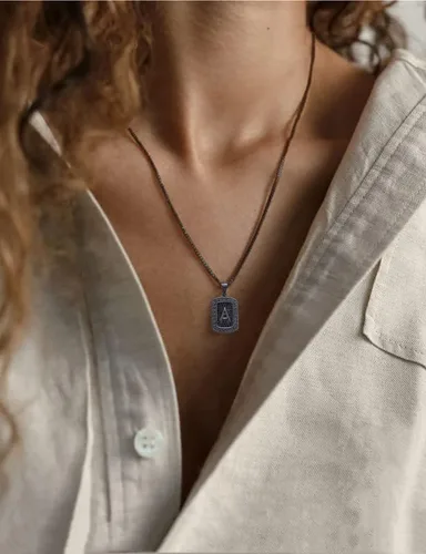 Miniatura 3 de Airrty Collar con colgante de letra A-Z con inicial para hombres y mujeres, chapado en plata de ley, collares de letras para hombres, caja cuadrada