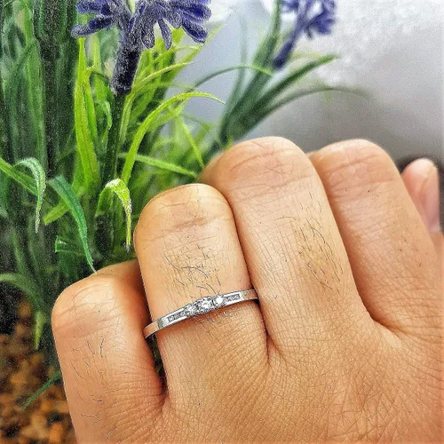 Miniatura 8 de Dazzlingrock Collection Anillo de compromiso de 3 piedras con diamantes blancos redondos de 0.13 quilates (ctw), oro de 10 quilates