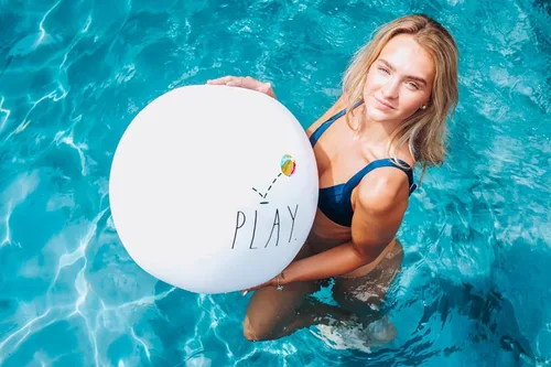 Miniatura 5 de Coconut Float Rae Dunn - Pelotas de playa inflables grandes de 27 pulgadas, ideales para fiestas de verano y eventos de natación Juega.