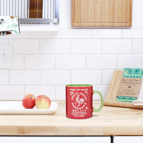 Miniatura 5 de Taza de café de cerámica extra grande de 33.8 onzas con etiqueta Huy Fong Foods Sriracha – Diseño rojo y verde – Regalo divertido para los amantes