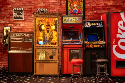 Miniatura 4 de New Wave Toys Zoltar Speaks - Mini réplica de la máquina adivina, totalmente animada escala 1/6 con dispensador de tarjetas, USB-C recargable