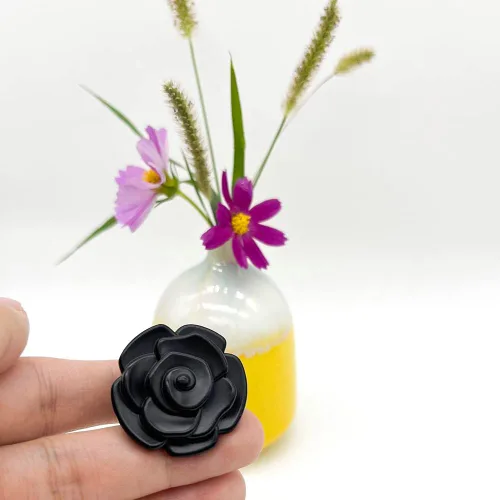 Miniatura 3 de 4 pomos antiguos de color negro y rosa, diseño de flores retro de mediados de siglo, tiradores de gabinete, metal resistente, color rosa y pomo