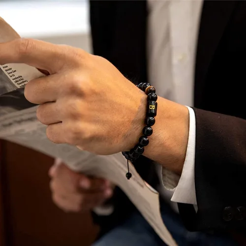 Miniatura 2 de FRG - Brazalete hecho a mano con letra inicial del nombre, las cuentas son de ónix negro u ojo de tigre, la cuerda es trenzada, un brazalete lleno