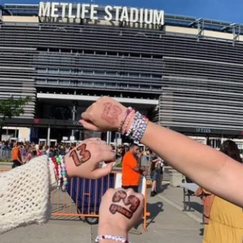 Miniatura 9 de YDJIA 2 pulseras de la amistad para concierto de Taylor, trajes de gira de época, álbum de música, karma medianoches, amante del folklore reputación