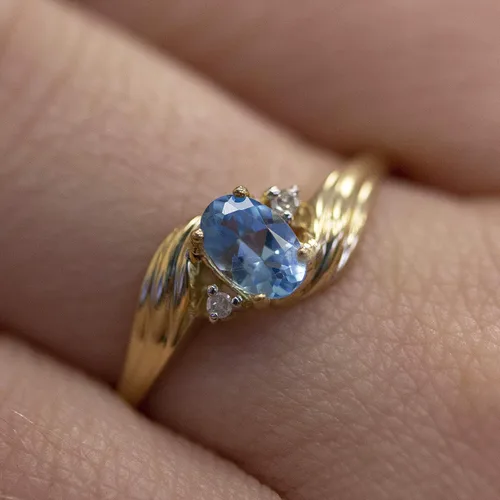 Miniatura 7 de Anillo de topacio azul y diamante en oro amarillo de 10 quilates