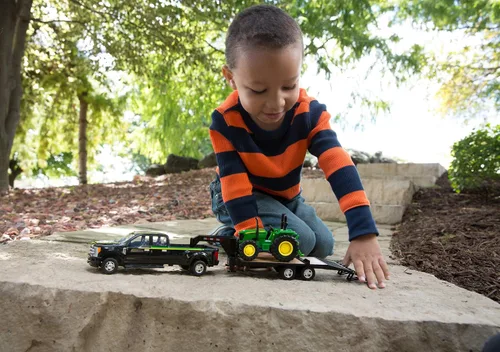 Miniatura 3 de ERTL - Juego de juguetes de camioneta y tractor Ford F350 - Escala 1:32 - Incluye juguete de tractor John Deere, juguete de camioneta Ford F350