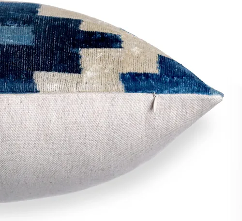 Miniatura 4 de CANVELLO -Exquisita almohada/cojín de plumón: almohadas de plumas elegancia y arte Almohadas icónicas con diseño Ikat Seda de terciopelo suave