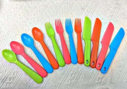 Miniatura 7 de Jawbush Juego de 12 cubiertos para niños, utensilios de plástico para niños pequeños, tenedores y cucharas con cuchillos de nailon dentado