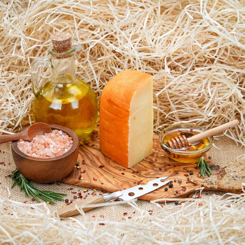 Miniatura 2 de Cuña Mahon de Queso de Leche Española (no toda la rueda) - 1 lb / 454 g