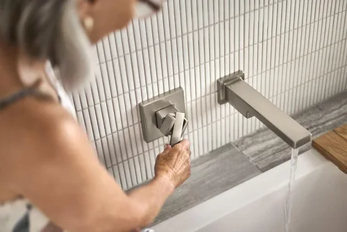Miniatura 5 de Moen Grifo de bañera de alto flujo de níquel cepillado de 90 grados con alcance de boquilla de 10 pulgadas, WTS911BN