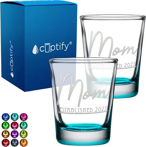 Miniatura 39 de Cuptify Regalos para baby shower, para la nueva mamá, EST 2023, 2 onzas, con fondo negro, juego de 2 vasos grabados para fiesta, regalo