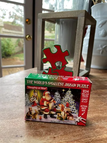 Miniatura 2 de TDC Games Rompecabezas navideño más pequeño del mundo, travieso o agradable, mini rompecabezas, pequeño rompecabezas de arte de viaje para adultos