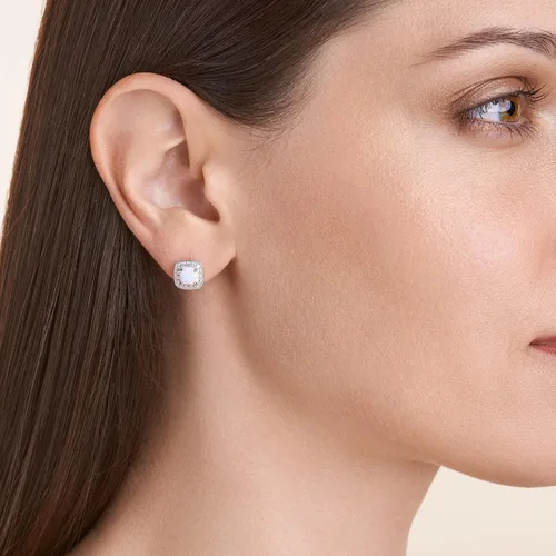 Miniatura 13 de Amazon Essentials Aretes de plata de ley con piedra natal de corte cojín y zafiro blanco creado (anteriormente colección Amazon)
