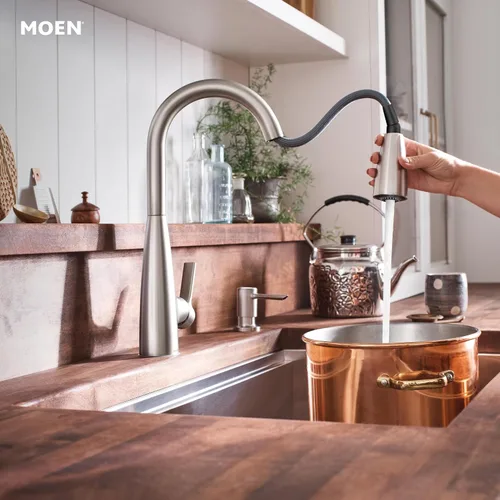 Miniatura 8 de Grifo de cocina Moen Haelyn con acabado resistente a manchas de acero inoxidable, mango único, rociador desplegable con Power Boost para limpieza
