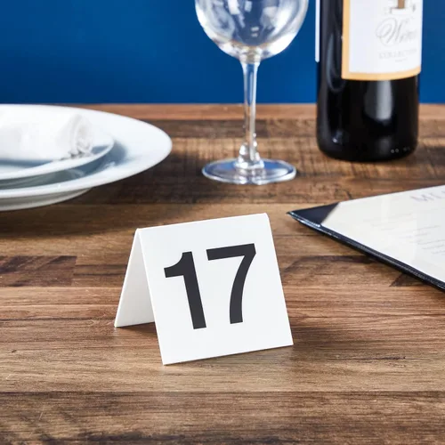 Miniatura 3 de Juvale Carpas de mesa de plástico con números – Acrílico 3 x 2.75 x 2.5 pulgadas, blanco y negro, paquete de 25, 51-75 – Recepción de boda