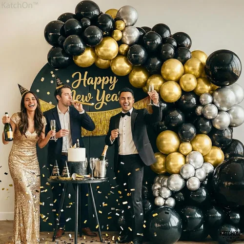 Miniatura 4 de KatchOn, Kit de arco de globos de graduación dorados y negros 2026 – Paquete de 85 Flecos de graduación, telón de fondo de graduación