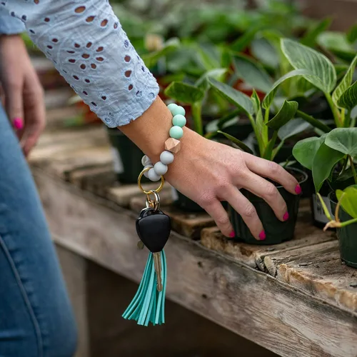 Miniatura 5 de dizzy creek designs Llavero pulsera, pulsera de cuentas de silicona para mujer, llavero con borla de cuero