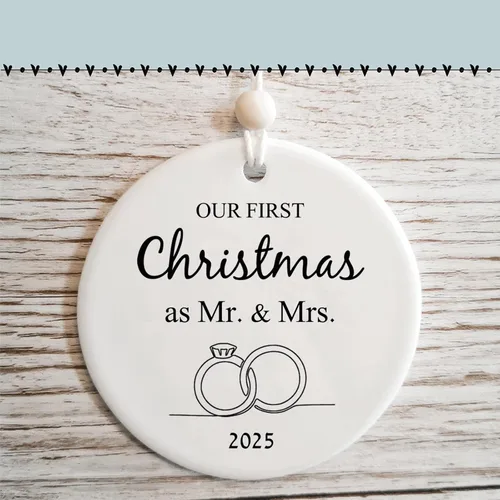 Miniatura 9 de Adorno de Navidad con texto en inglés "Our First Christmas Just Married", regalo de boda único para recién casados, adorno de Navidad de Mr & Mrs