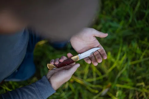 Miniatura 5 de Uncle Henry LB7 Bear Paw - Cuchillo de bolsillo tradicional con punta de clip de 3.7 pulgadas, hoja SS de alto carbono, mango de madera, refuerzos