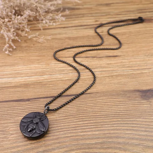 Miniatura 6 de COAI - Collar con colgante de abeja de piedra obsidiana