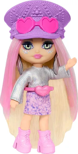 Barbie Muñeca de viaje extra Mini Minis con pelo rosa y rubio, parte superior con flecos, mini skit pastel y accesorios temáticos del desierto