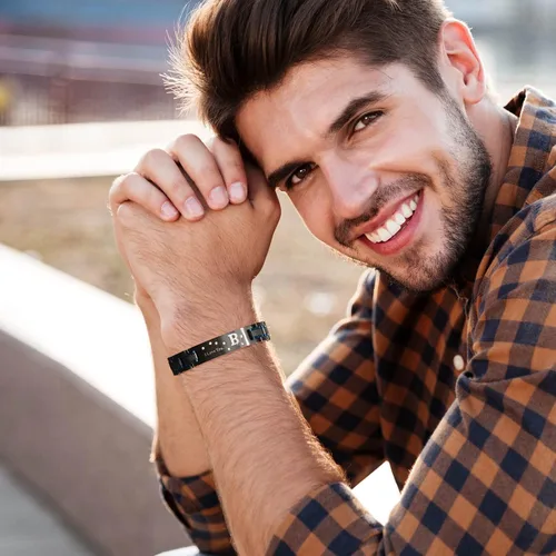 Miniatura 3 de Pulsera Zillaly para hombre, de acero inoxidable ion negro y azul, placa curva inicial, regalo para novio, marido, padre, viene con caja de regalo