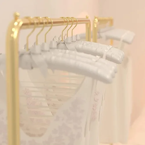 Miniatura 2 de HANGERWORLD 4 perchas acolchadas clásicas de satén marfil de 17 pulgadas para vestido de novia antideslizantes con gancho dorado