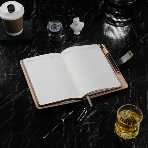 Miniatura 4 de ZXHQ Diario A5 con candado, 120Gsm 224 Páginas Diario con Cerradura, Juego de Bolígrafos, Borde Marrón, Rellenable, Tapa Dura de Cuero, Bolsillo