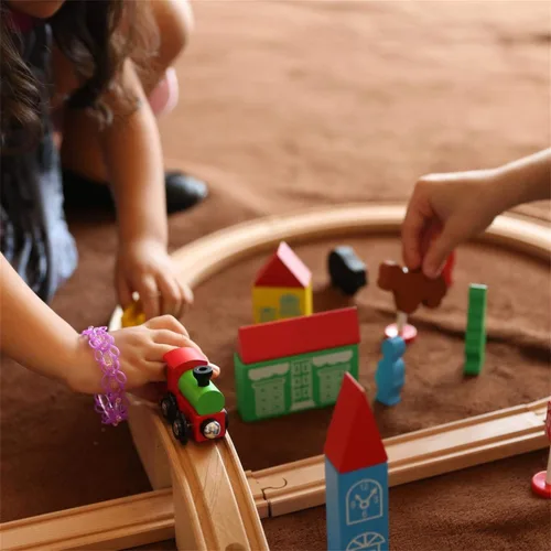 Miniatura 5 de SainSmart Jr. Juego de tren de madera para niños pequeños con vías de tren de doble cara para Brio, Thomas, Melissa y Doug, tren de juguete