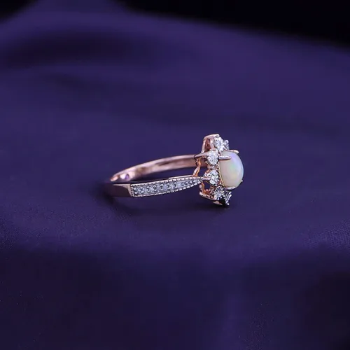 Miniatura 4 de Anillo de compromiso de ópalo blanco natural de corte ovalado de 0.236 x 0.157 in con marco de explosión de sol de diamante, anillo de compromiso