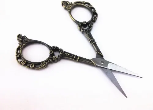 Miniatura 4 de Yueton Tijeras de bordado de costura de flor de ciruelo estilo europeo vintage (bronce)