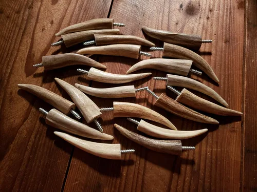 Miniatura 3 de Ganchos de pared con punta de asta real, atornillados en madera o paneles de yeso, paquete de 3