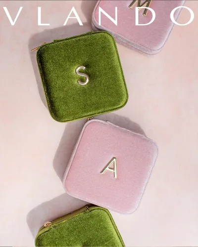 Miniatura 6 de Vlando Joyero de viaje de terciopelo afelpado, joyeros personalizados con iniciales para mujeres y niñas, mini organizador de viaje de joyería