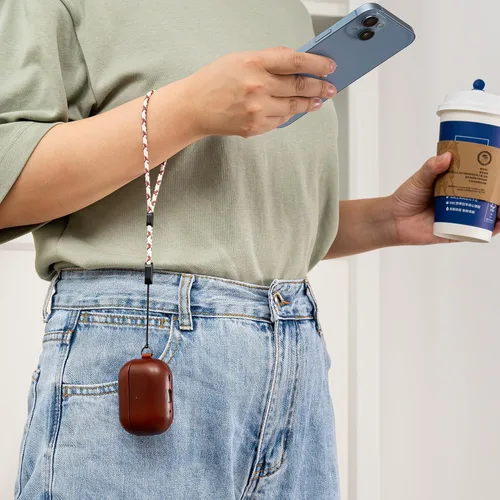 Miniatura 6 de Funda de cuero RIXENY compatible con AirPods Pro 2, botón de sincronización, diseño con clip en D con cordón de mano, funda de cuero genuino