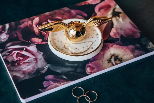 Miniatura 4 de Harry Potter Golden Snitch Bandeja de cerámica para baratijas Detalles decorativos dorados con temática de quidditch Plato de almacenamiento