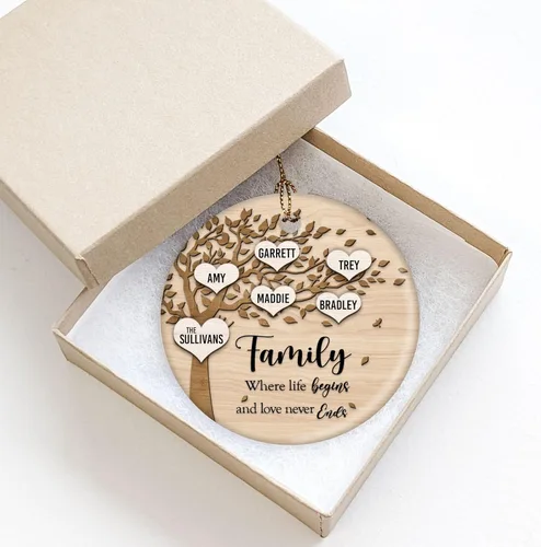 Miniatura 3 de Family Where Life Begins and Never Ends - Adorno de Navidad personalizado de cerámica de 3 pulgadas con caja de regalo (5 nombres)